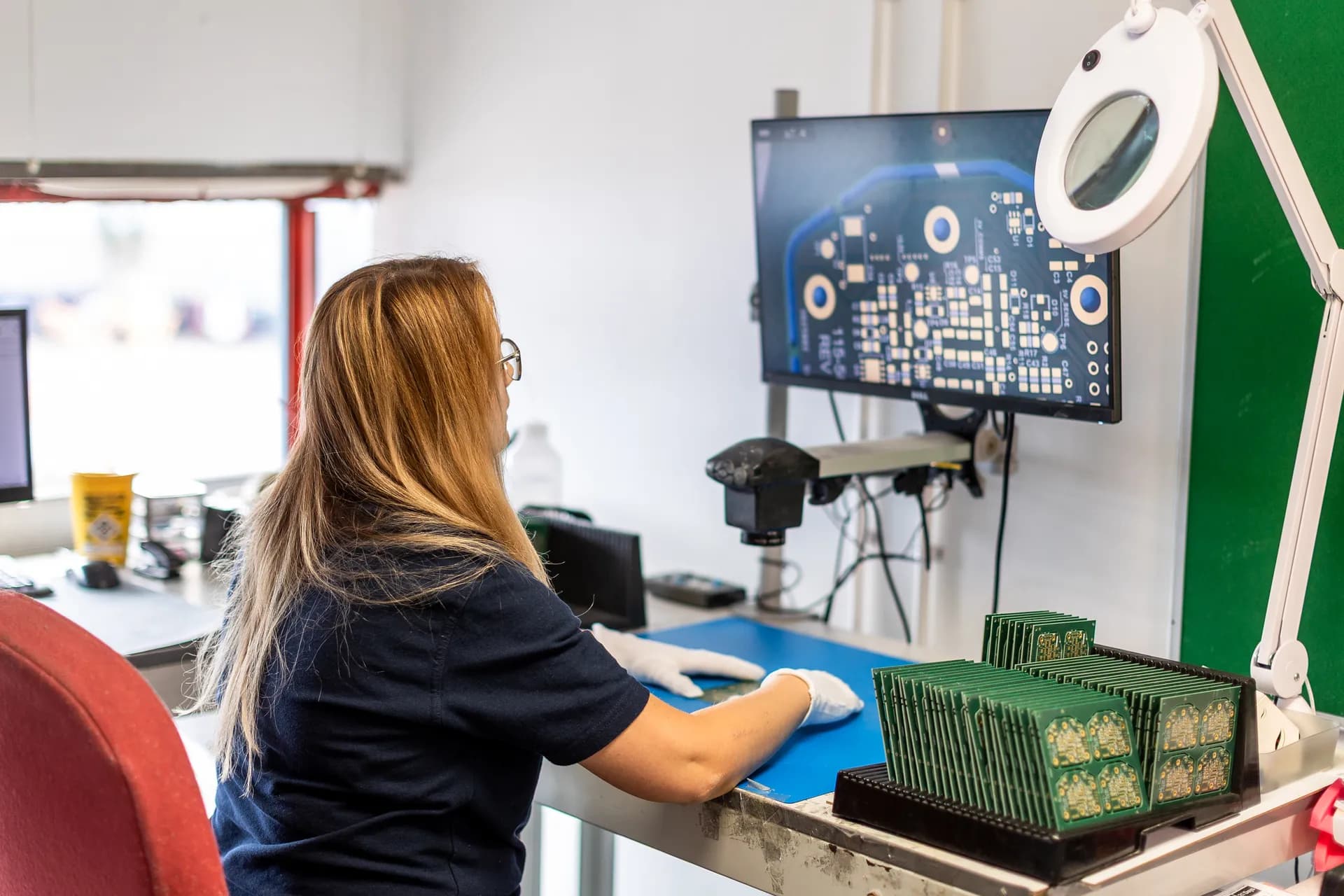 An exception PCB engineer checks the design of a PCB